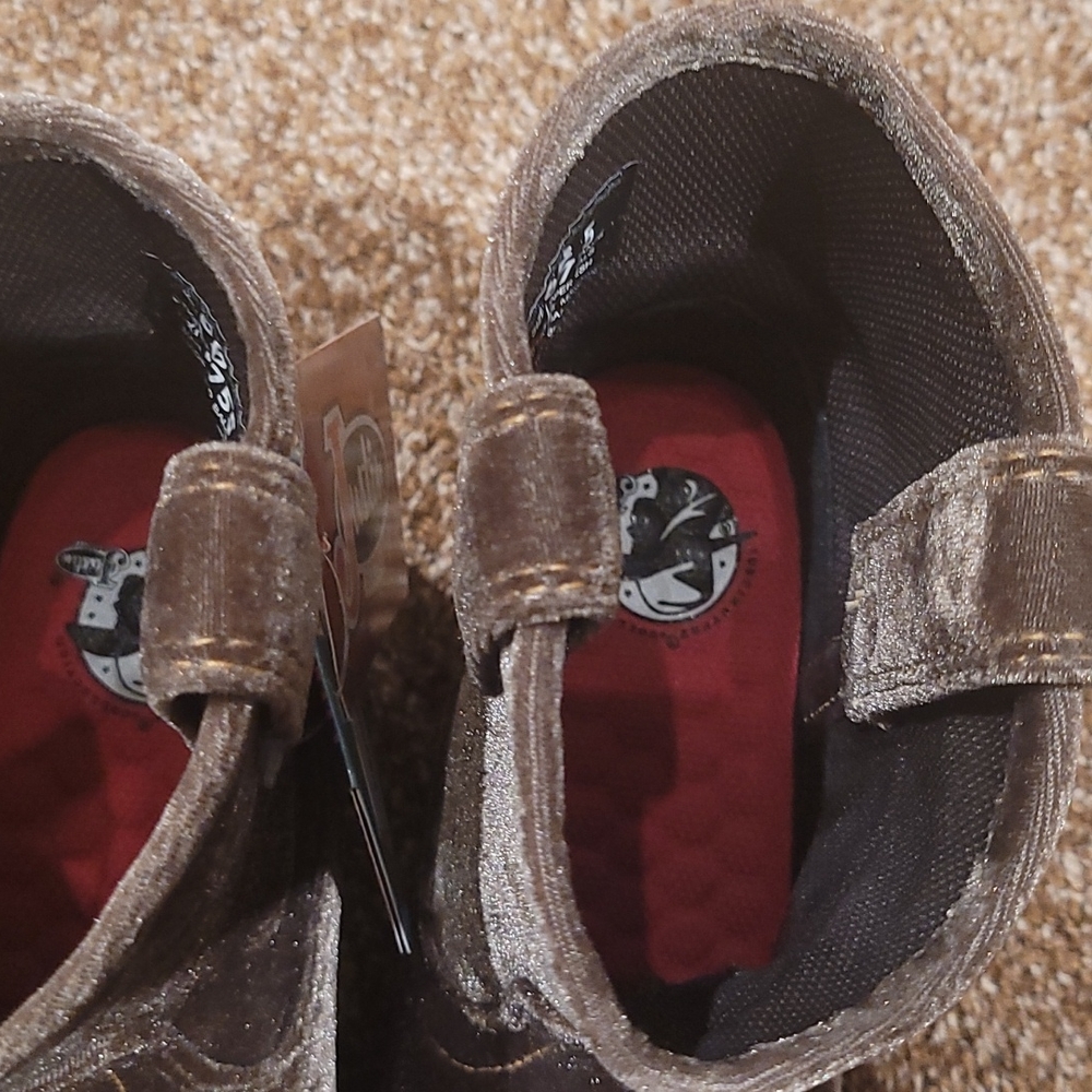 Boots - Picture 4 of 5